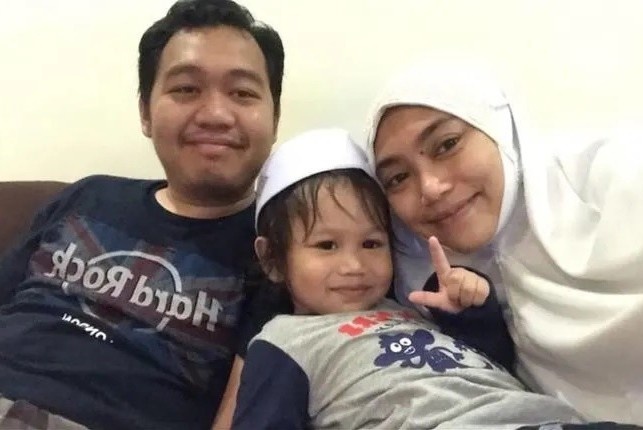 Cap vo chong khoi Covid-19: 'May man con trai khong mac benh' hinh anh