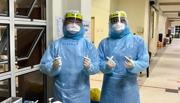 Bac si chong dich o Malaysia anh 1