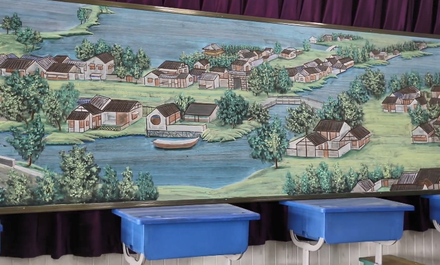 Thay giao ve buc tranh dai 32 m tren 8 chiec bang hinh anh