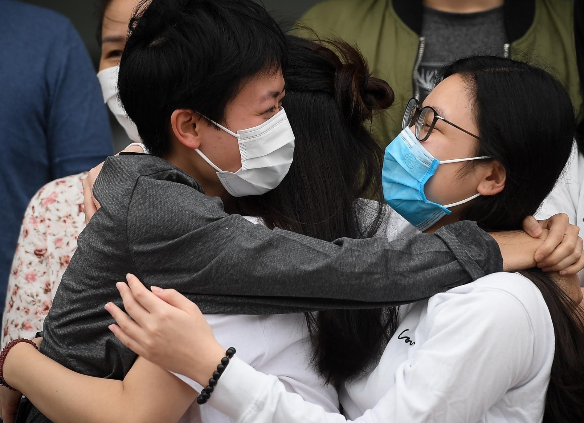 Them 5 nguoi mac Covid-19 khoi benh hinh anh