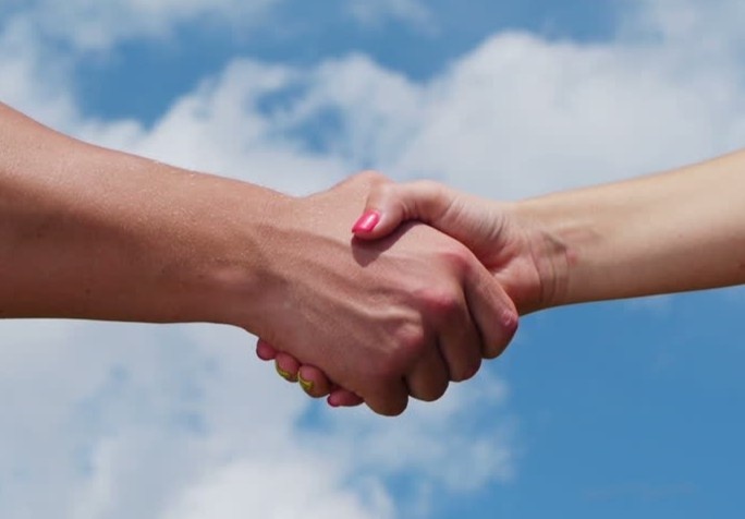 Tai sao con nguoi co thoi quen bat tay phai? hinh anh