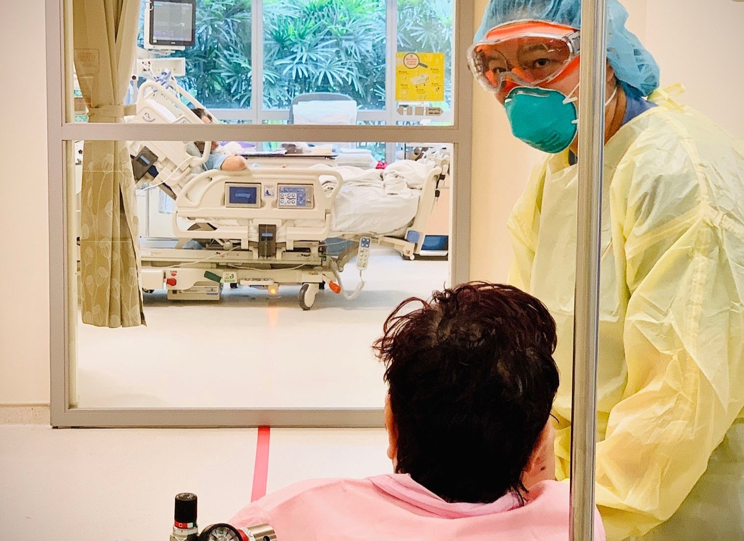 Cap vo chong mac Covid-19 khi tham du bua tiec 200 nguoi o Singapore hinh anh