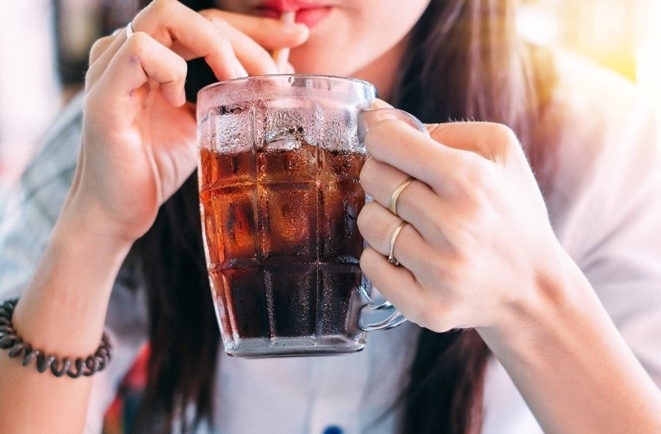 Do uong co ga tac dong den co the nhu the nao? hinh anh