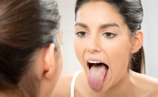 Nhin luoi doan benh hinh anh