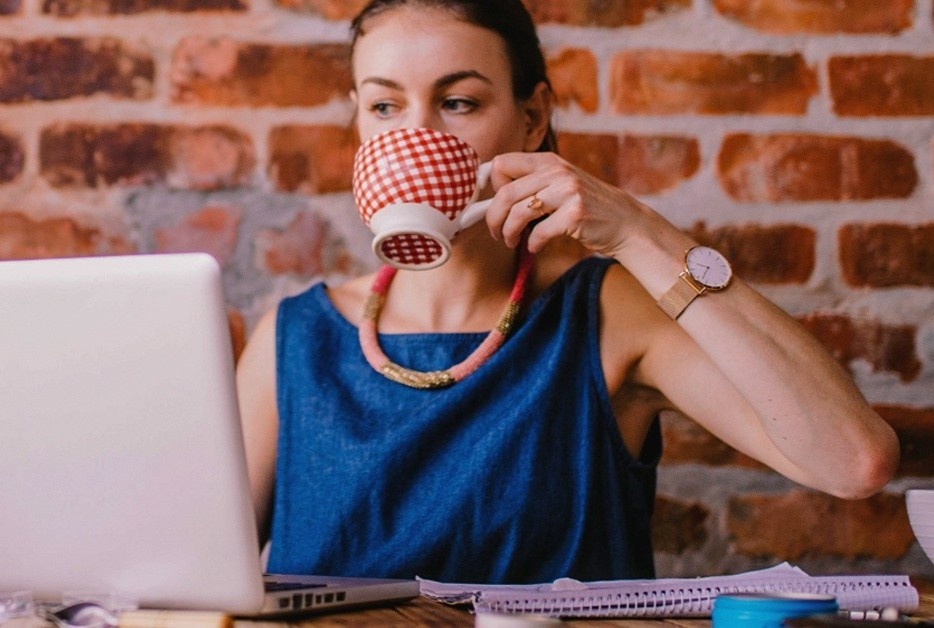 Uong ca phe giup ban tinh tao nhu the nao? hinh anh