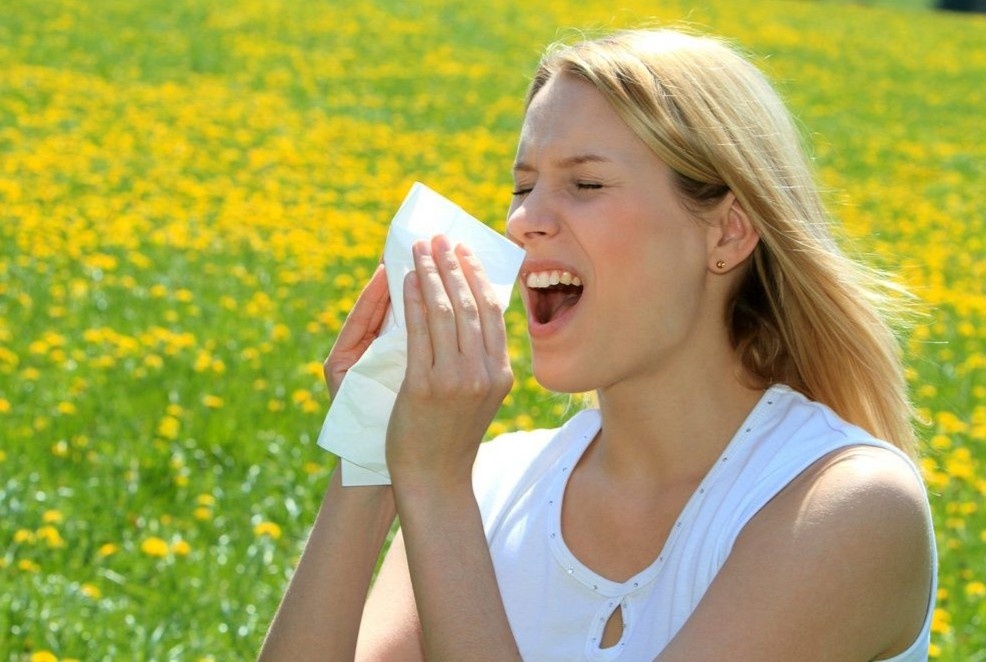 Tai sao nhin vao anh nang mat troi khien ban hat hoi? hinh anh