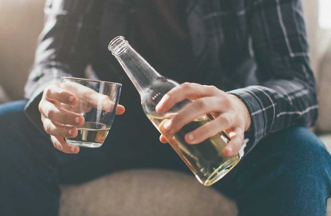 5 thoi quen pho bien gay hai gan hinh anh