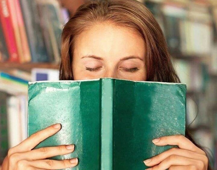 Tai sao sach cu co mui thom 'hap dan'? hinh anh