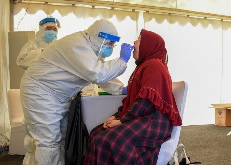 Indonesia phat hien o dich gan 1.300 ca mac Covid-19 hinh anh