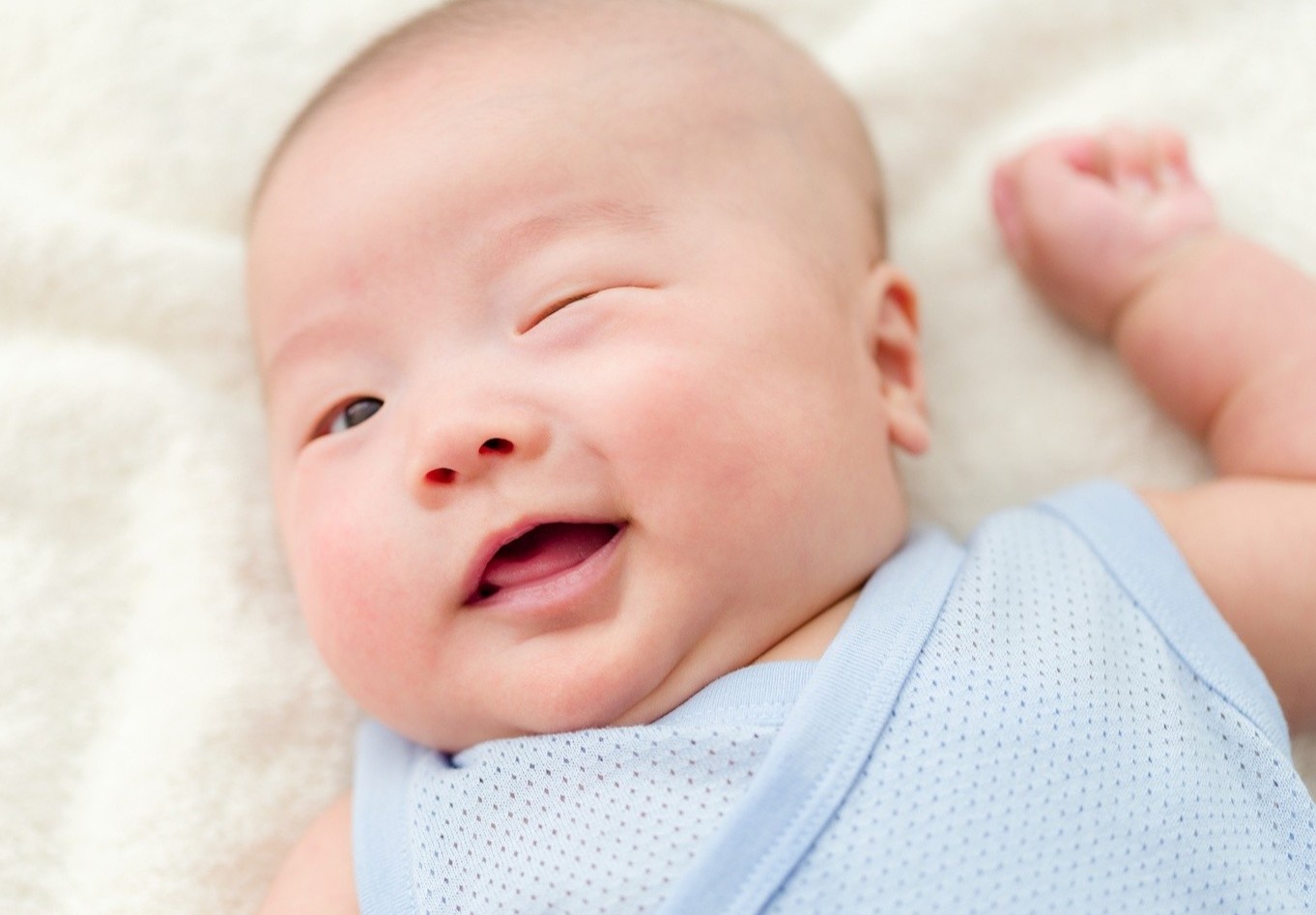 Tac dung khong ngo khi ban chop mat hinh anh