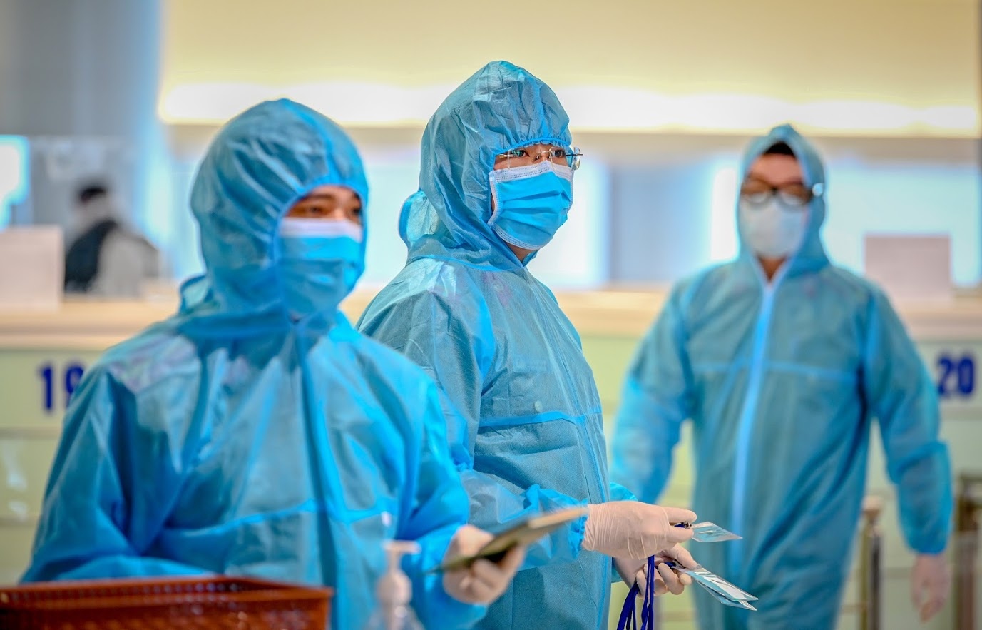 Them 2 nguoi nhiem nCoV nhap canh hinh anh