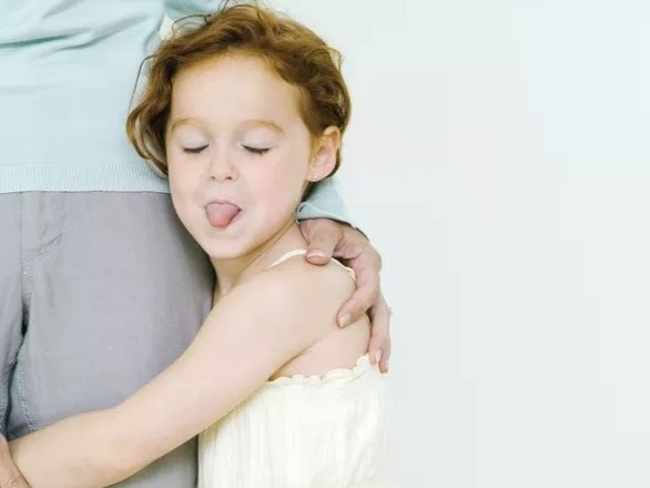 Nhung hanh vi xau cua tre cha me khong nen bo qua hinh anh