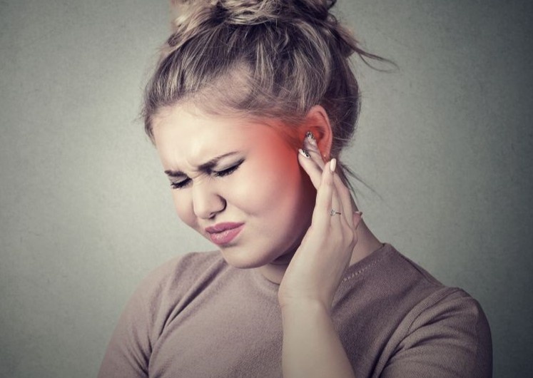 Hau qua khi deo tai nghe khong dung cach hinh anh