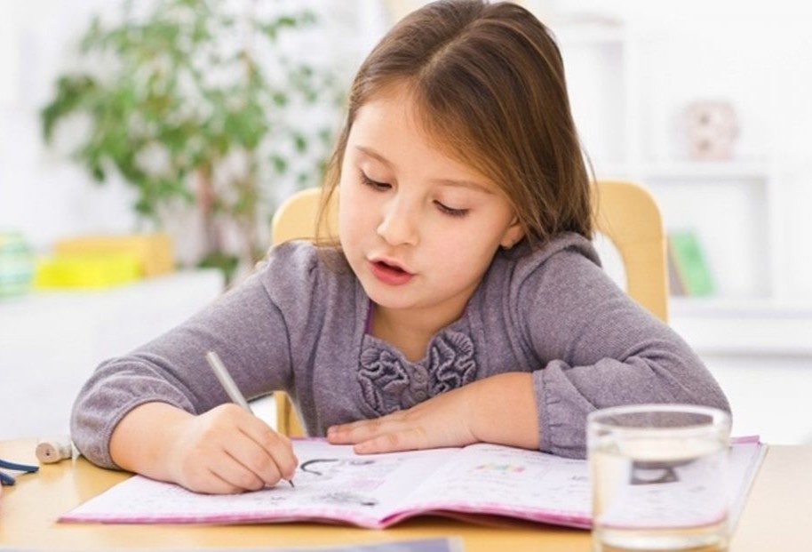 Ky nang viet tay giup tre thong minh hon hinh anh