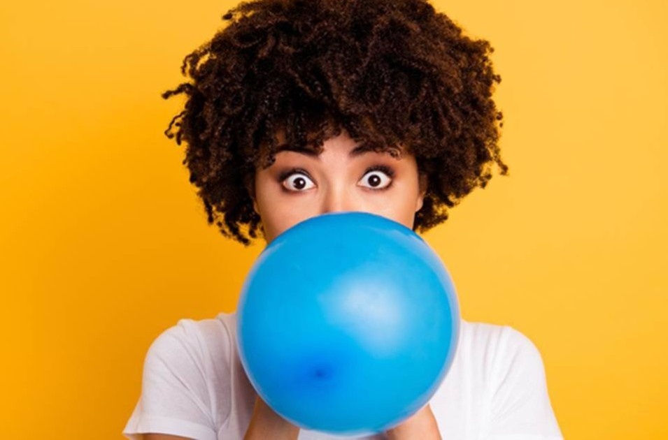 Tai sao khi heli khien giong noi tro nen buon cuoi? hinh anh