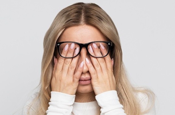 Nguyen nhan khien mat bi kho hinh anh