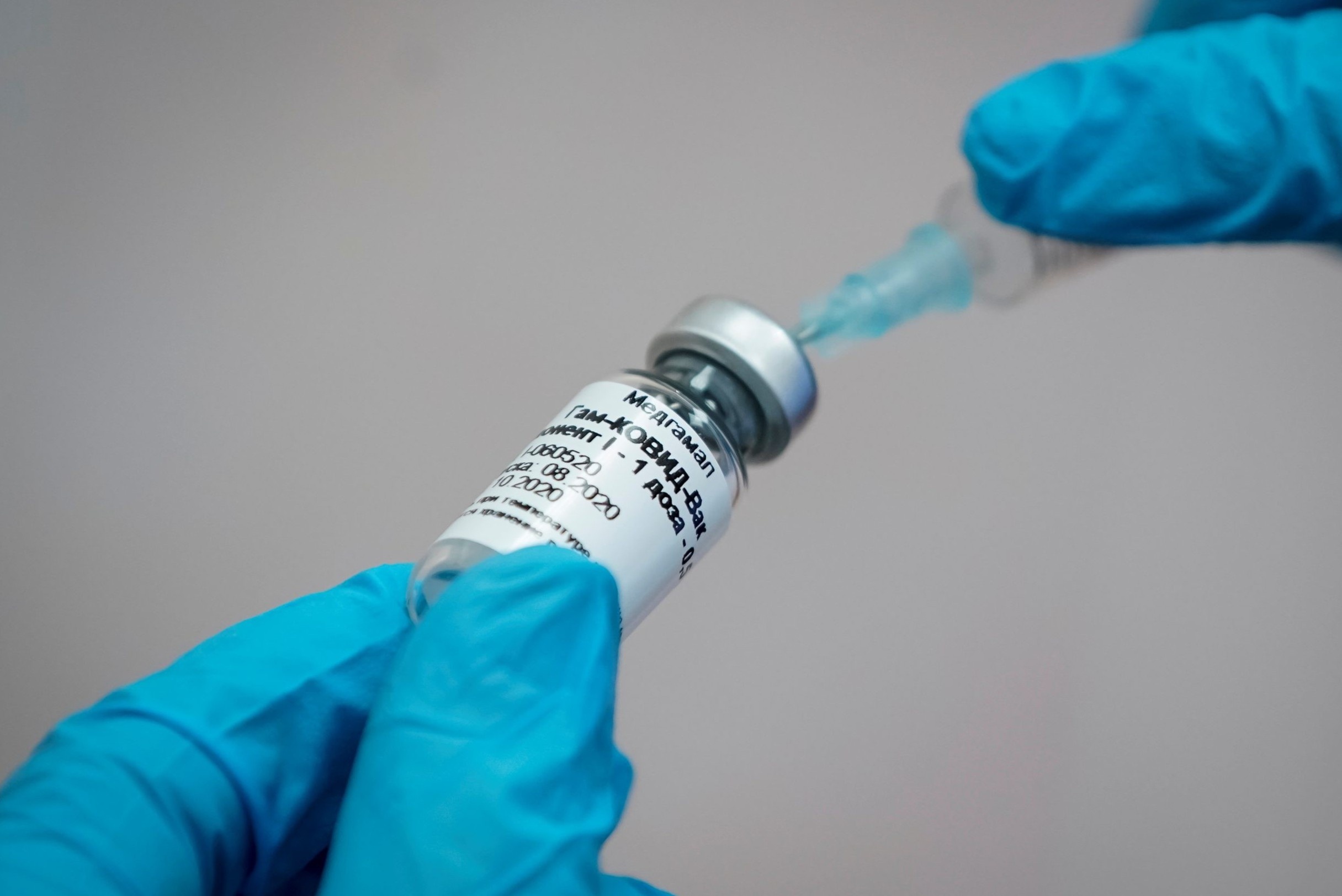 Vaccine phong Covid-19 hieu qua tren 90% co y nghia gi? hinh anh