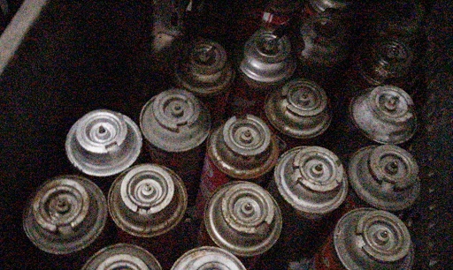 Nguoi dan ong bi dap nat ban tay do no khi gas hinh anh