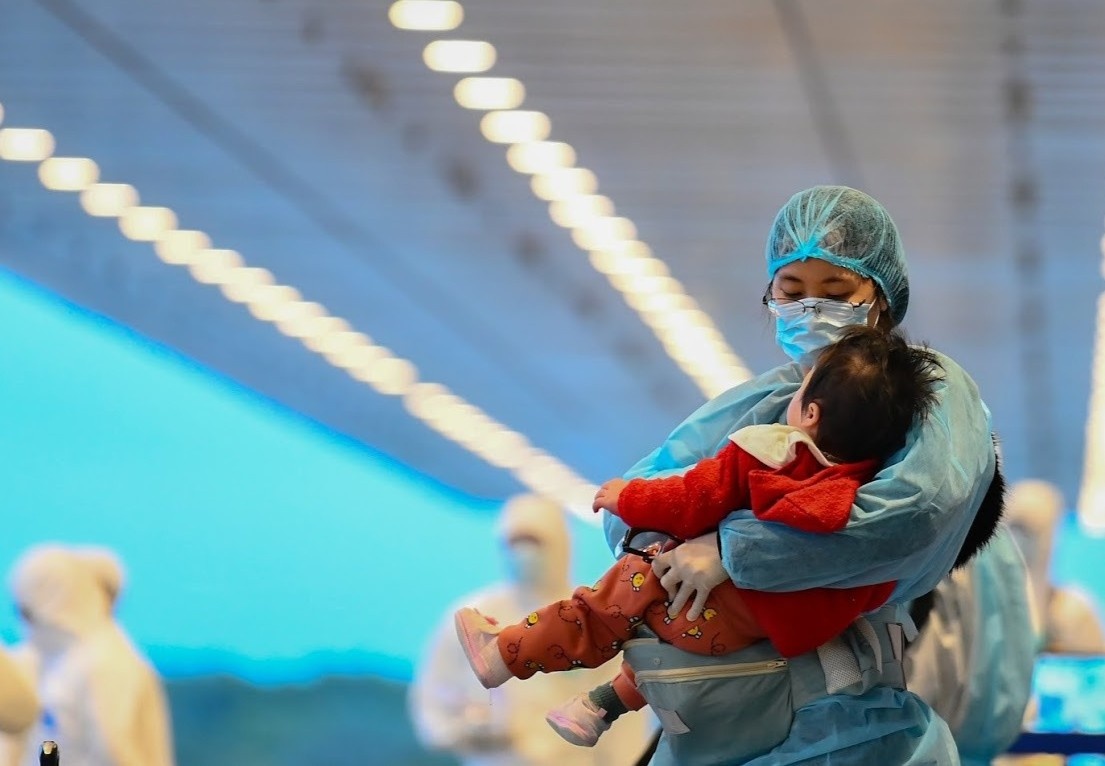 Them 2 nguoi nhap canh mac Covid-19 hinh anh