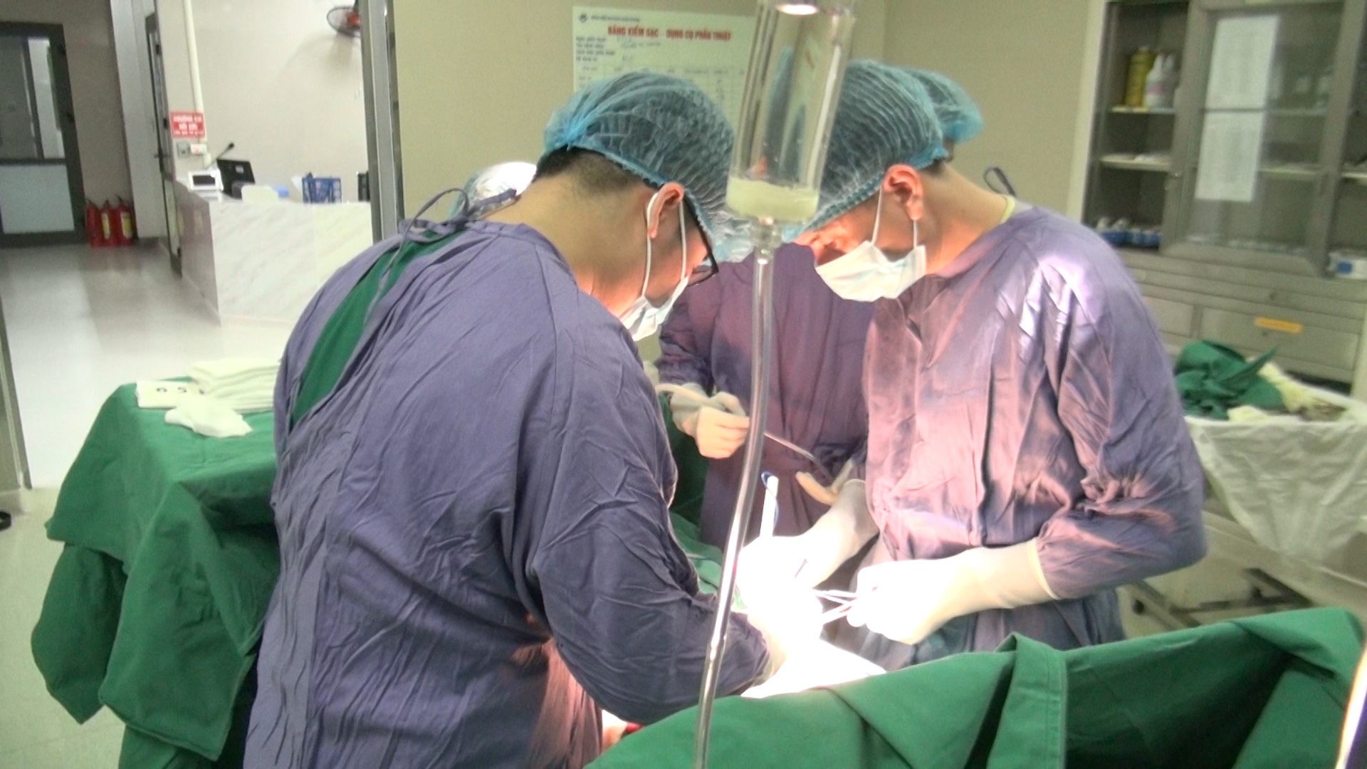 Bệnh nhân mất máu do vết đâm ảnh 1 Benh nhan mat mau do vet dam anh 1