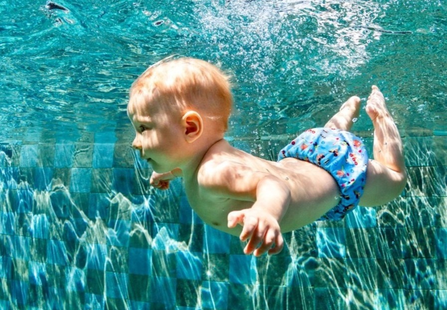 Tai sao chung ta nhe can hon khi o trong nuoc? hinh anh