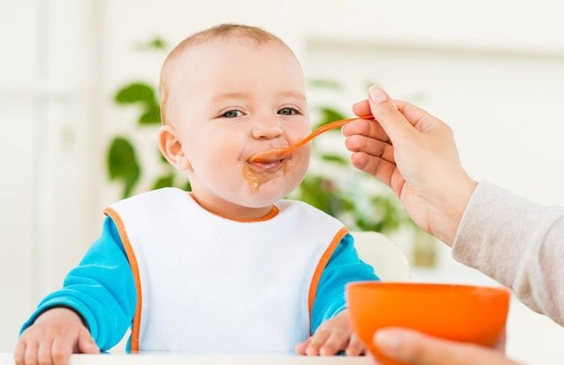 Bot ngu coc Aptamil cho tre tren 7 thang tuoi chua mau nhua hinh anh