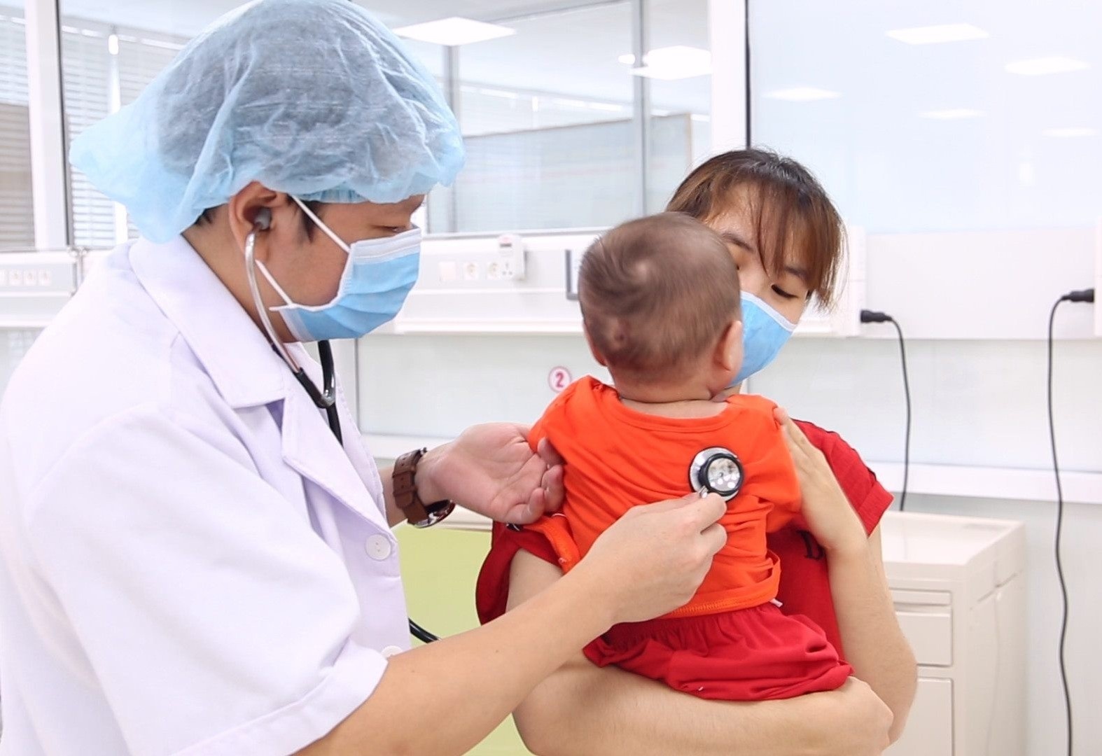 Tre duoc cuu sau 3 lan ngung tim anh 2