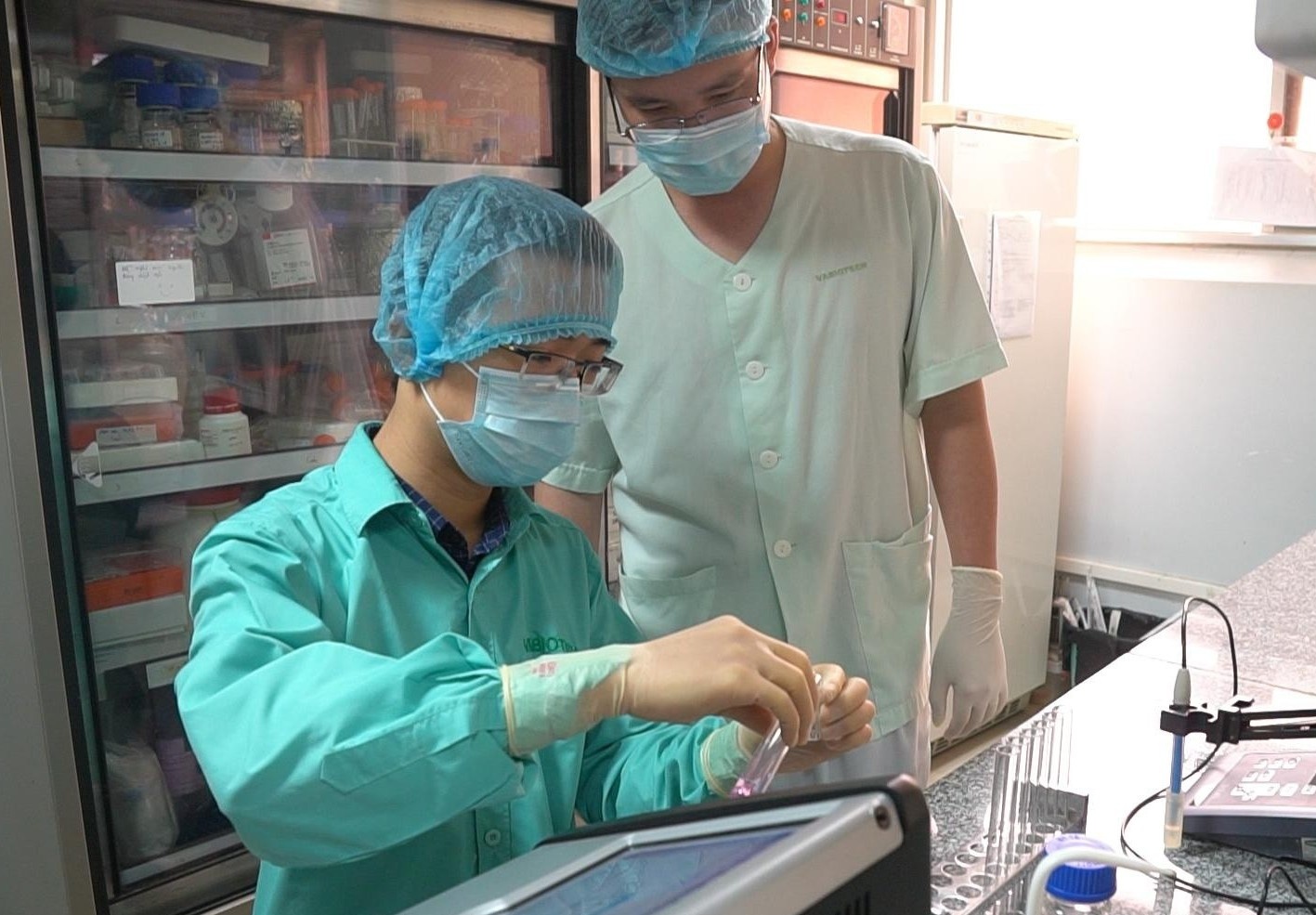 Viet Nam tuyen tinh nguyen vien tham gia thu nghiem vaccine Covid-19 hinh anh