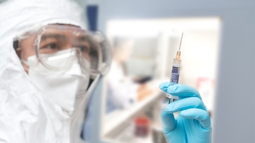 'Tiem vaccine Covid-19 la nhiem vu toi nen lam' hinh anh