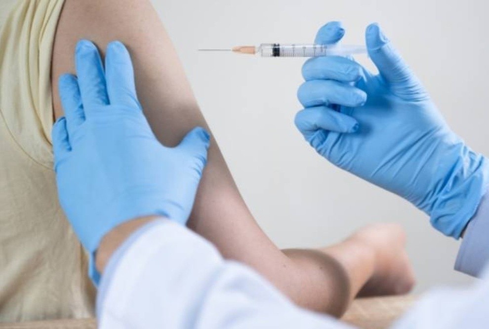 Tac dung phu thuong gap sau khi tiem vaccine Covid-19 hinh anh
