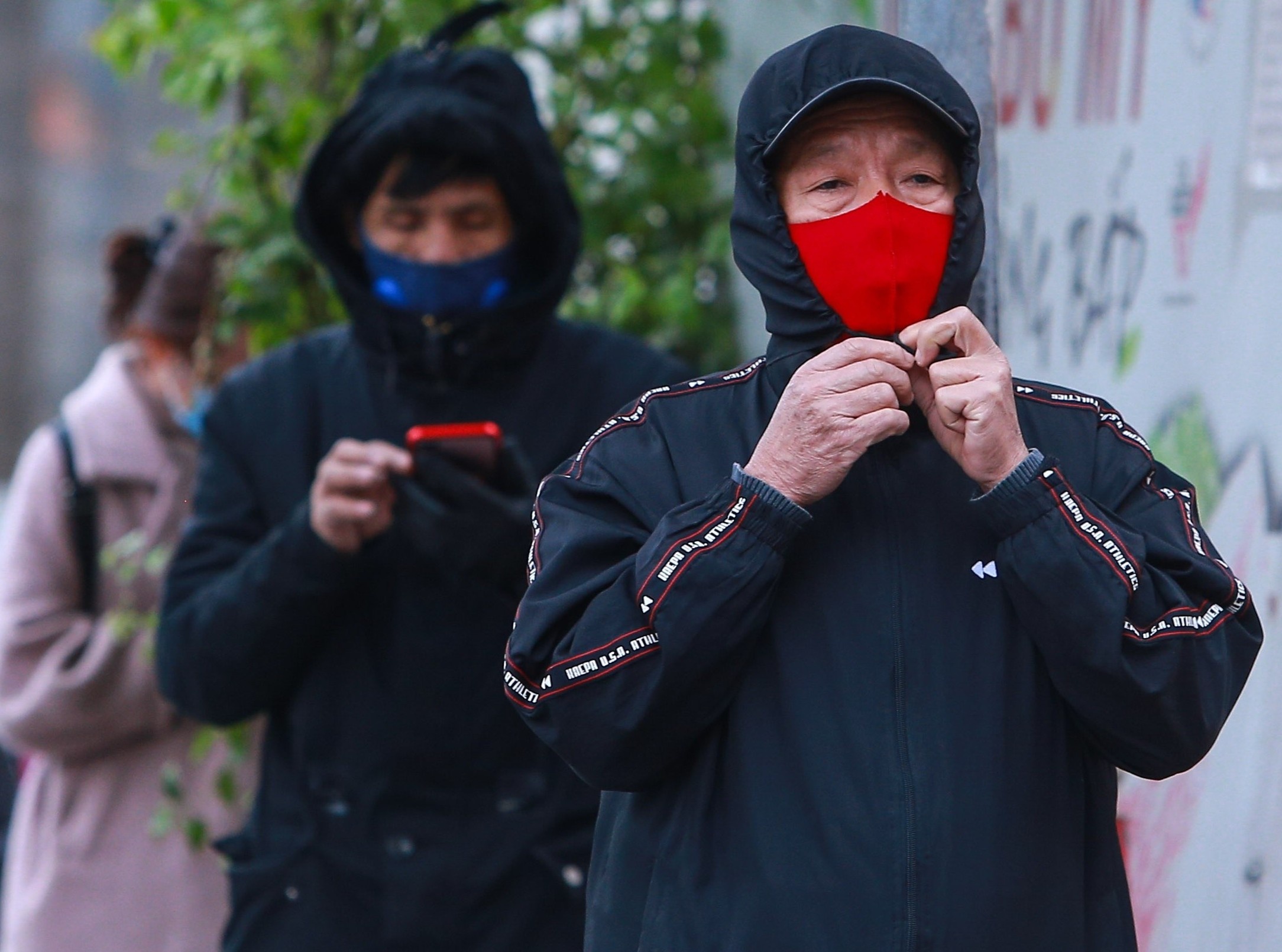 Van de suc khoe co the xay ra khi thoi tiet duoi 10 do C hinh anh