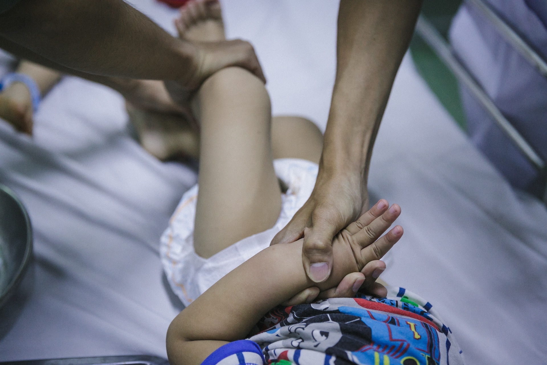 Be trai 3 tuoi o TP.HCM tu vong bat thuong hinh anh