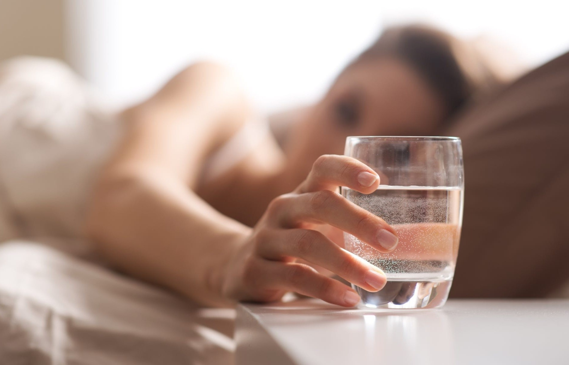 Thoi quen buoi sang giup da luon khoe dep hinh anh