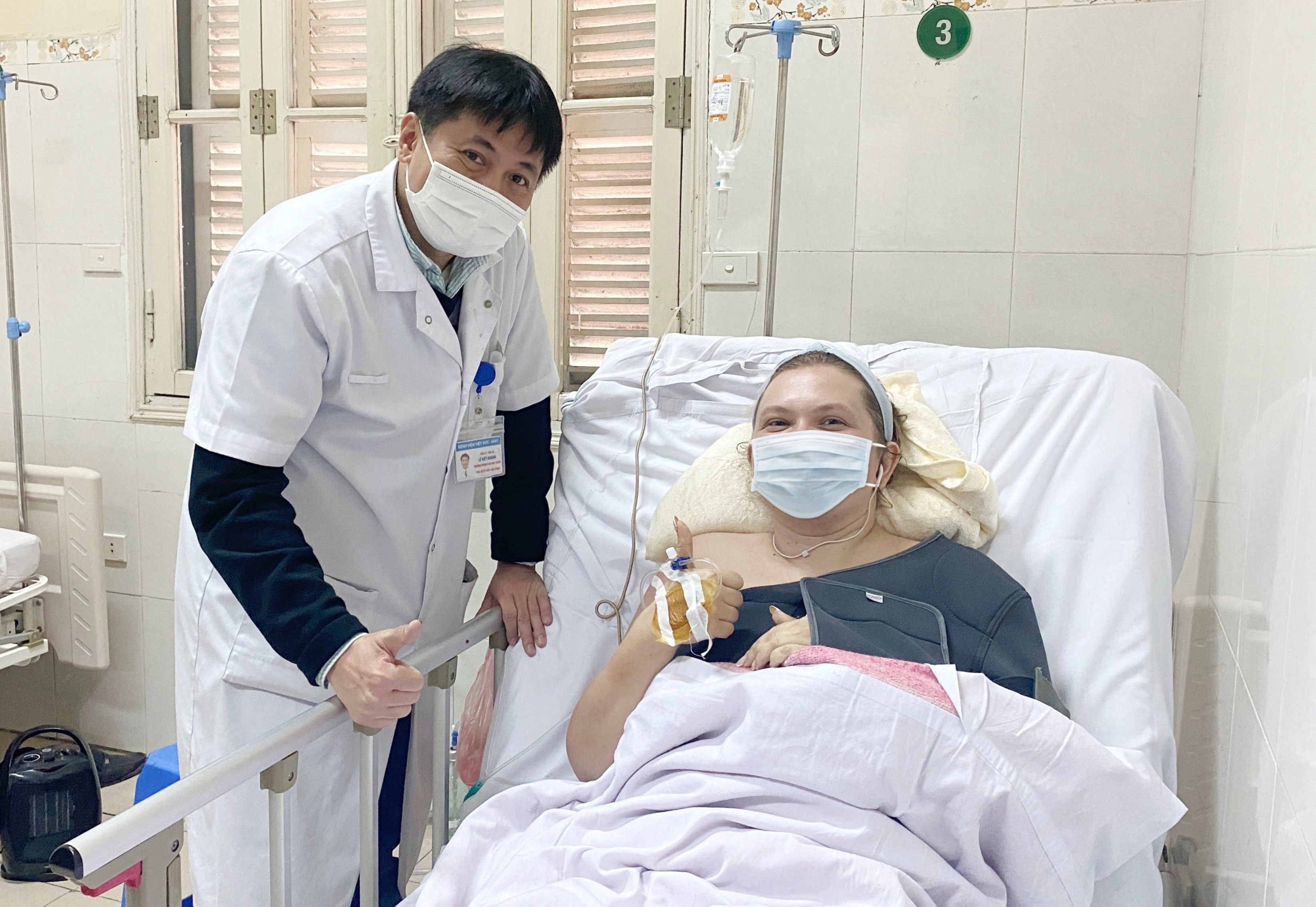 Cuu benh nhan bi gay xuong suon hinh anh
