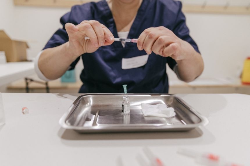 Tiêm vaccine phòng Covid-19 ở Pháp ảnh 1 Tiem vaccine phong Covid-19 o Phap anh 1