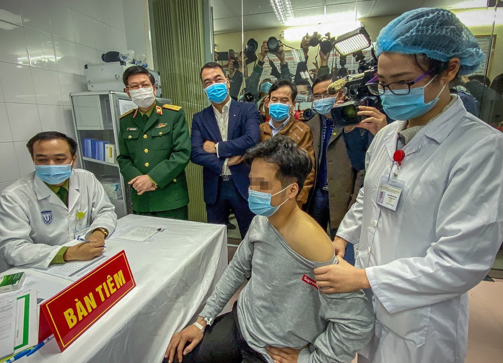 Mo rong them diem tiem thu nghiem vaccine Covid-19 hinh anh