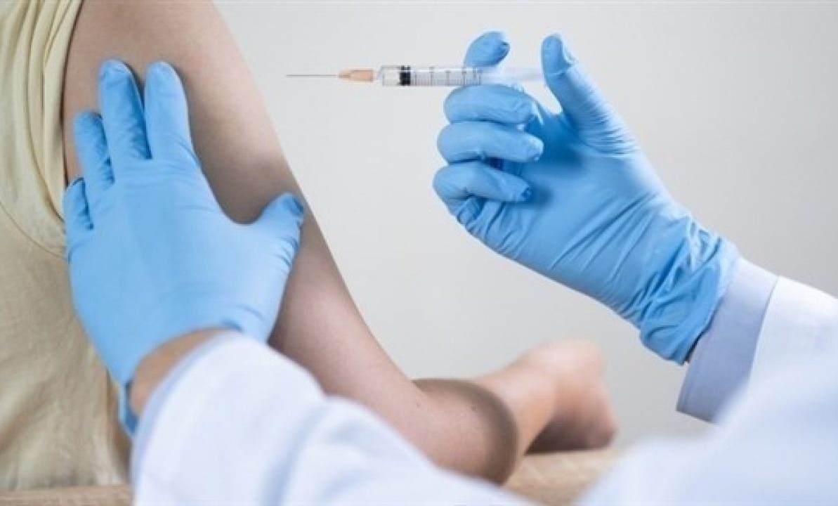 Dieu gi xay ra sau khi ban tiem vaccine Covid-19? hinh anh