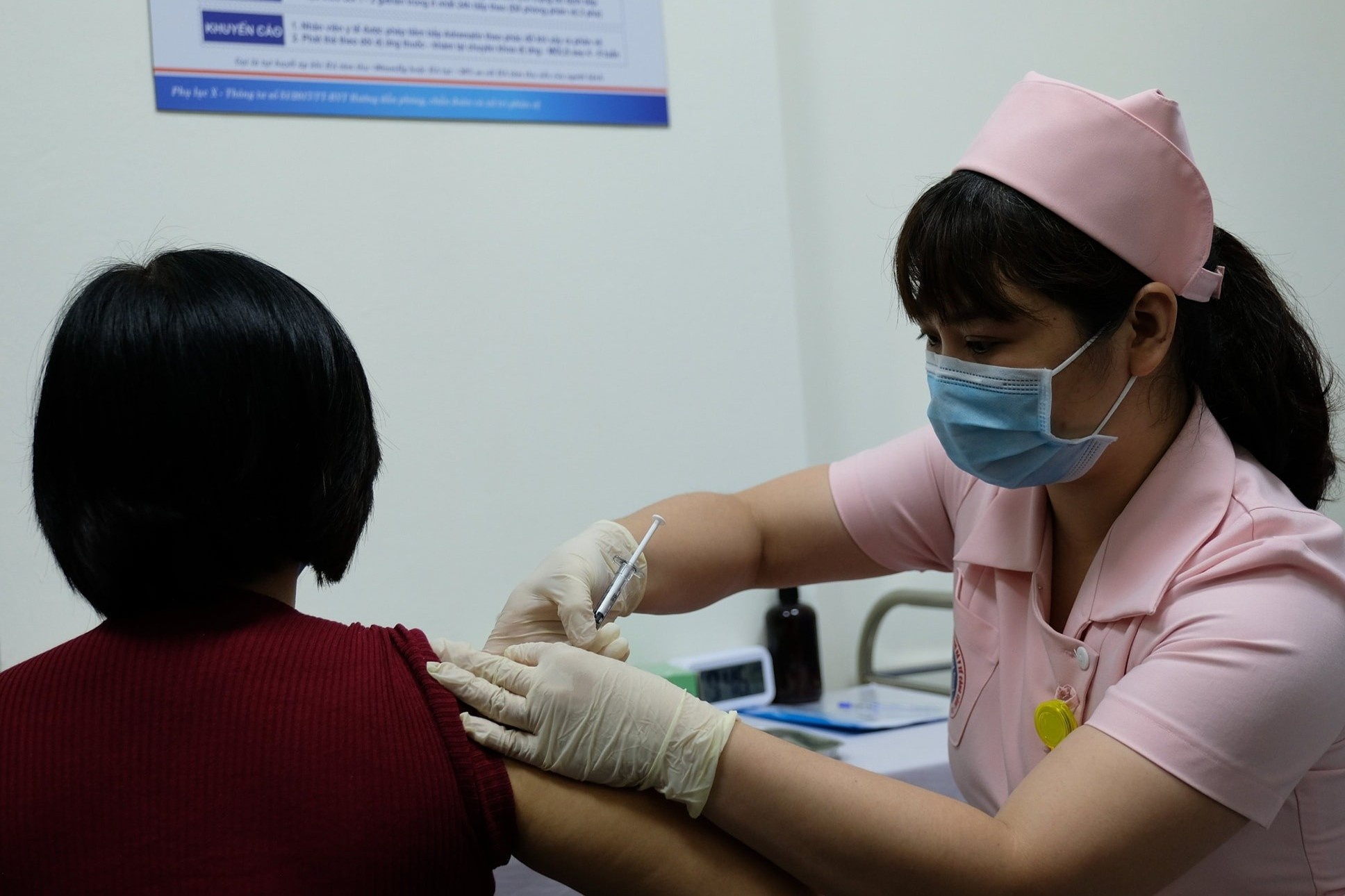 Suc khoe cua 6 tinh nguyen vien tiem thu vaccine COVIVAC hinh anh