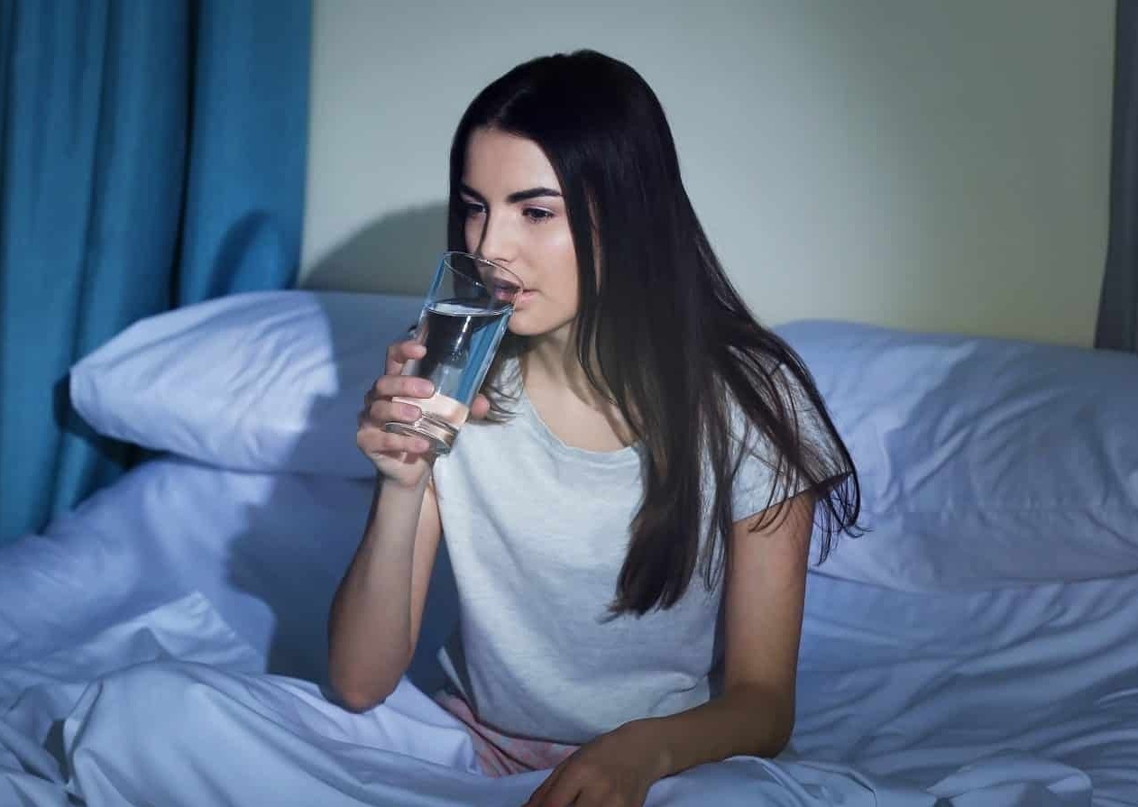 Thoi quen an uong co the anh huong giac ngu hinh anh