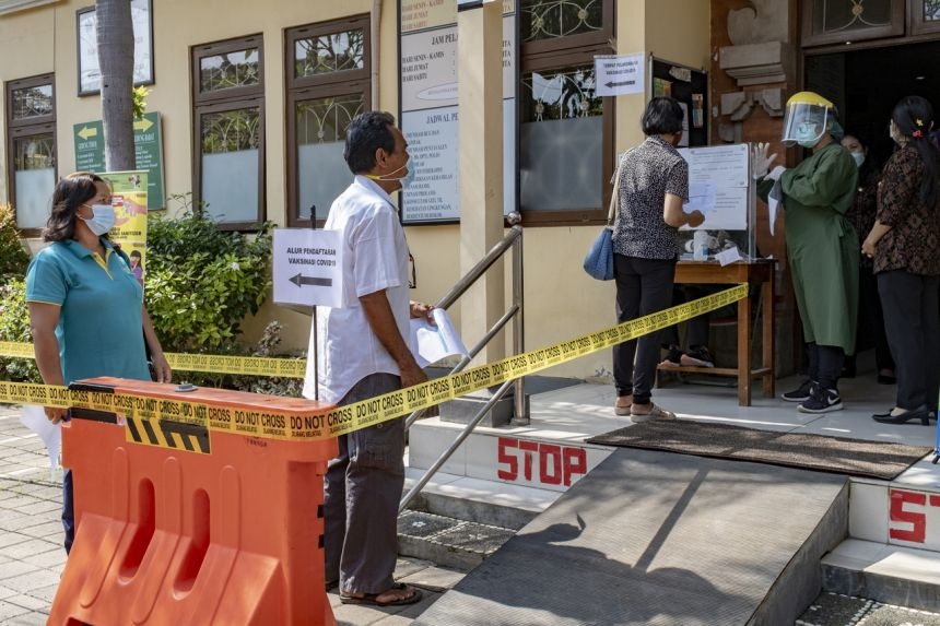 Indonesia tiem vaccine Covid-19 cua AstraZeneca anh 1