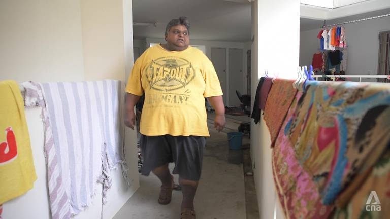 Nguoi dan ong nang 212 kg o Singapore anh 3