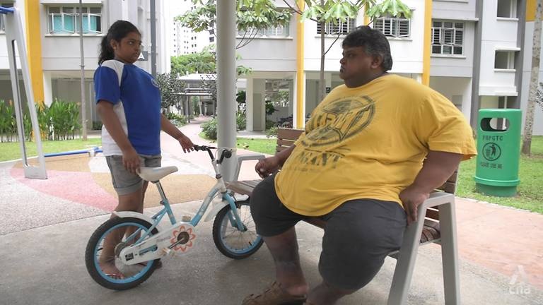 Nguoi dan ong nang 212 kg o Singapore anh 2