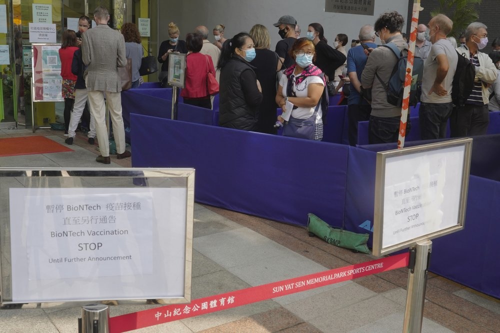 Hong Kong tạm dừng tiêm vaccine Pfizer ảnh 1 Hong Kong tam dung tiem vaccine Pfizer anh 1