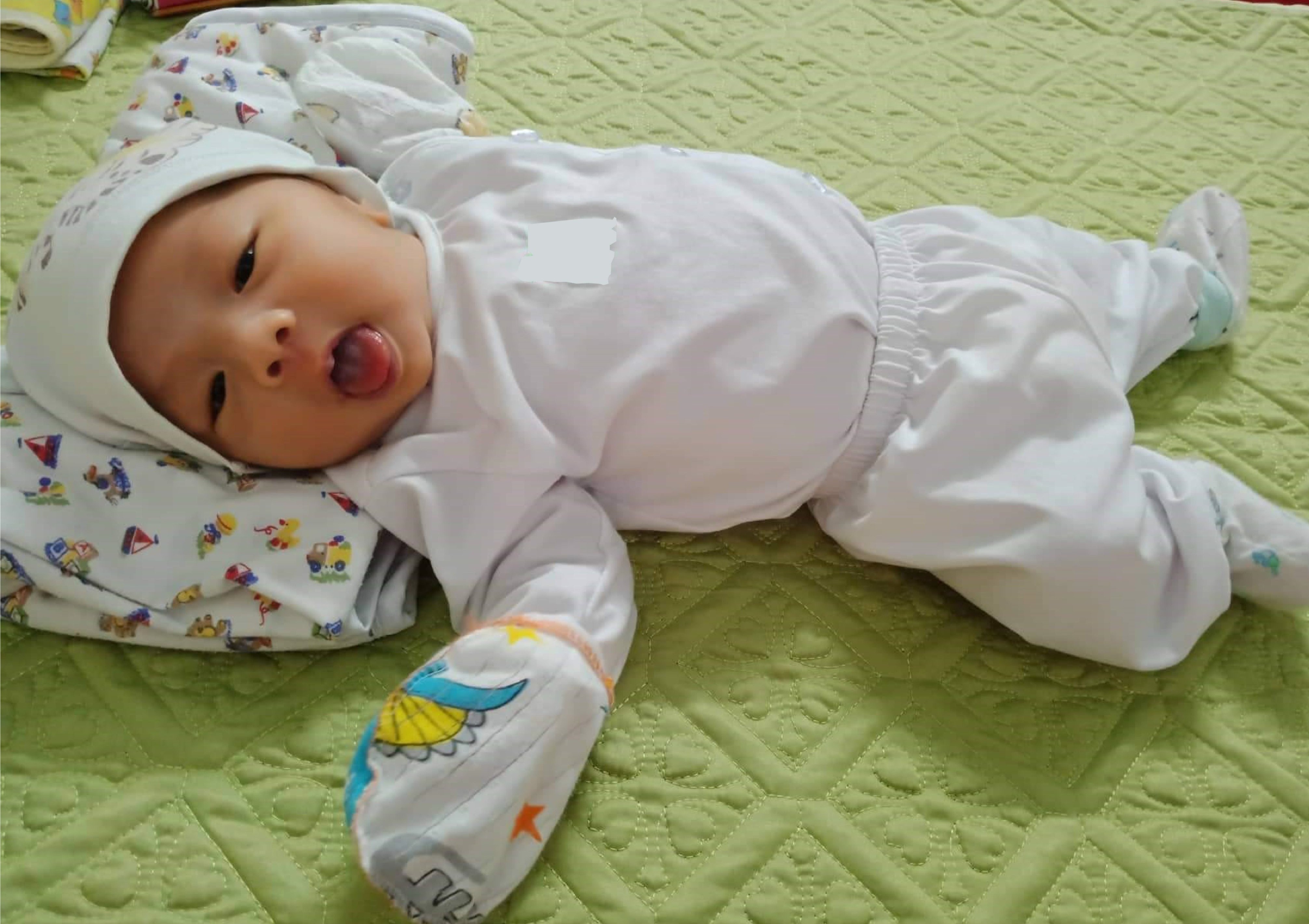 Cap vo chong co con sau 12 nam hiem muon hinh anh