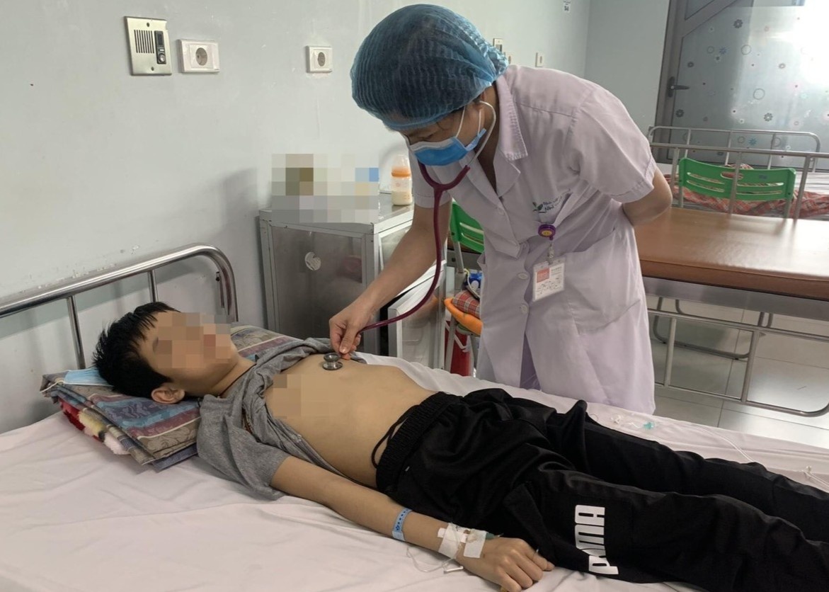 Can benh di truyen hiem gap khien be trai bi suy gan cap hinh anh