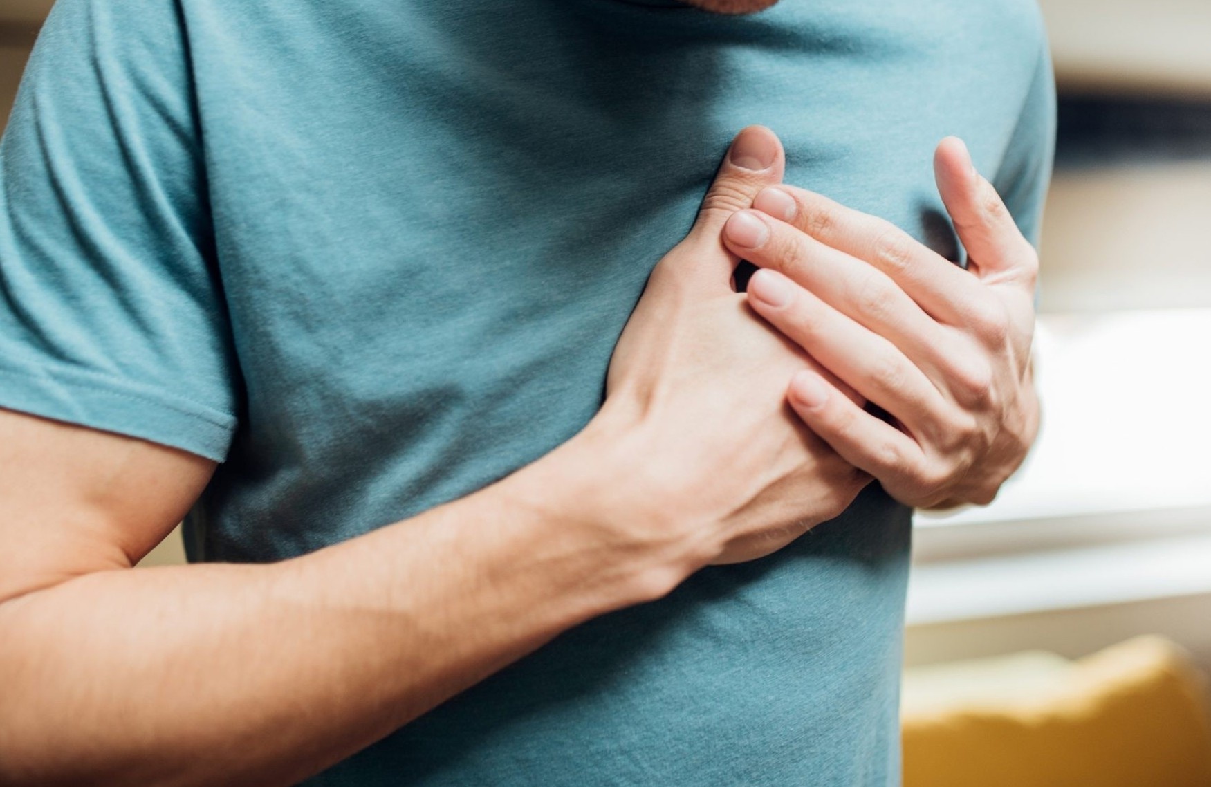 Nguoi dan ong 31 tuoi bi nhoi mau co tim hinh anh