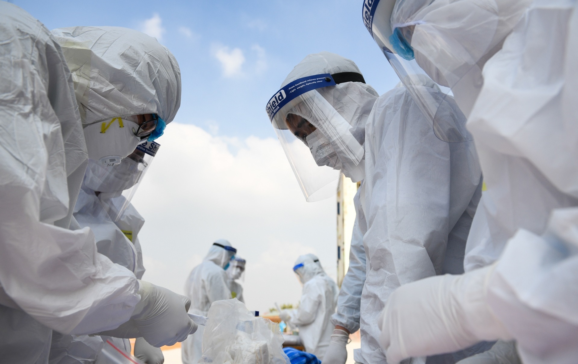 Them 11 nguoi nhap canh nhiem SARS-CoV-2 hinh anh