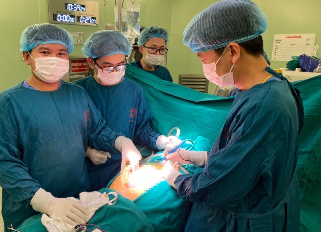 Phat hien khoi u muon, nguoi phu nu phai cat mot qua than hinh anh