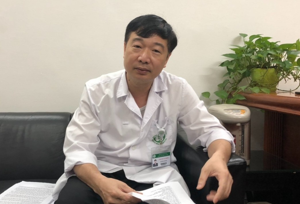 'Hon 200 nhan vien o BV Bach Mai nghi viec la chuyen binh thuong' hinh anh