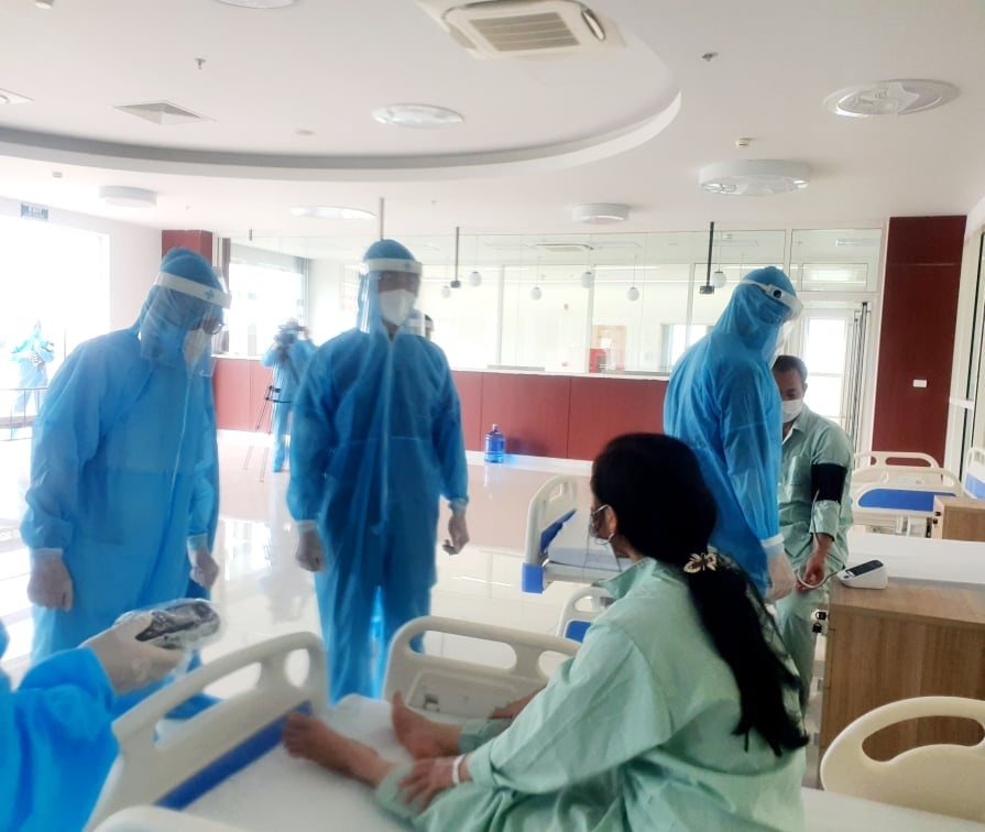 Bệnh viện dã chiến của Bạch Mai tại Hà Nam ảnh 1 Benh vien da chien cua Bach Mai tai Ha Nam anh 1